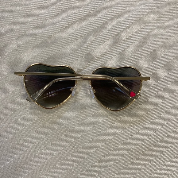 Betsey Johnson Stylish Gold tone heart-shaped  Sunglasses - Picture 6 of 7